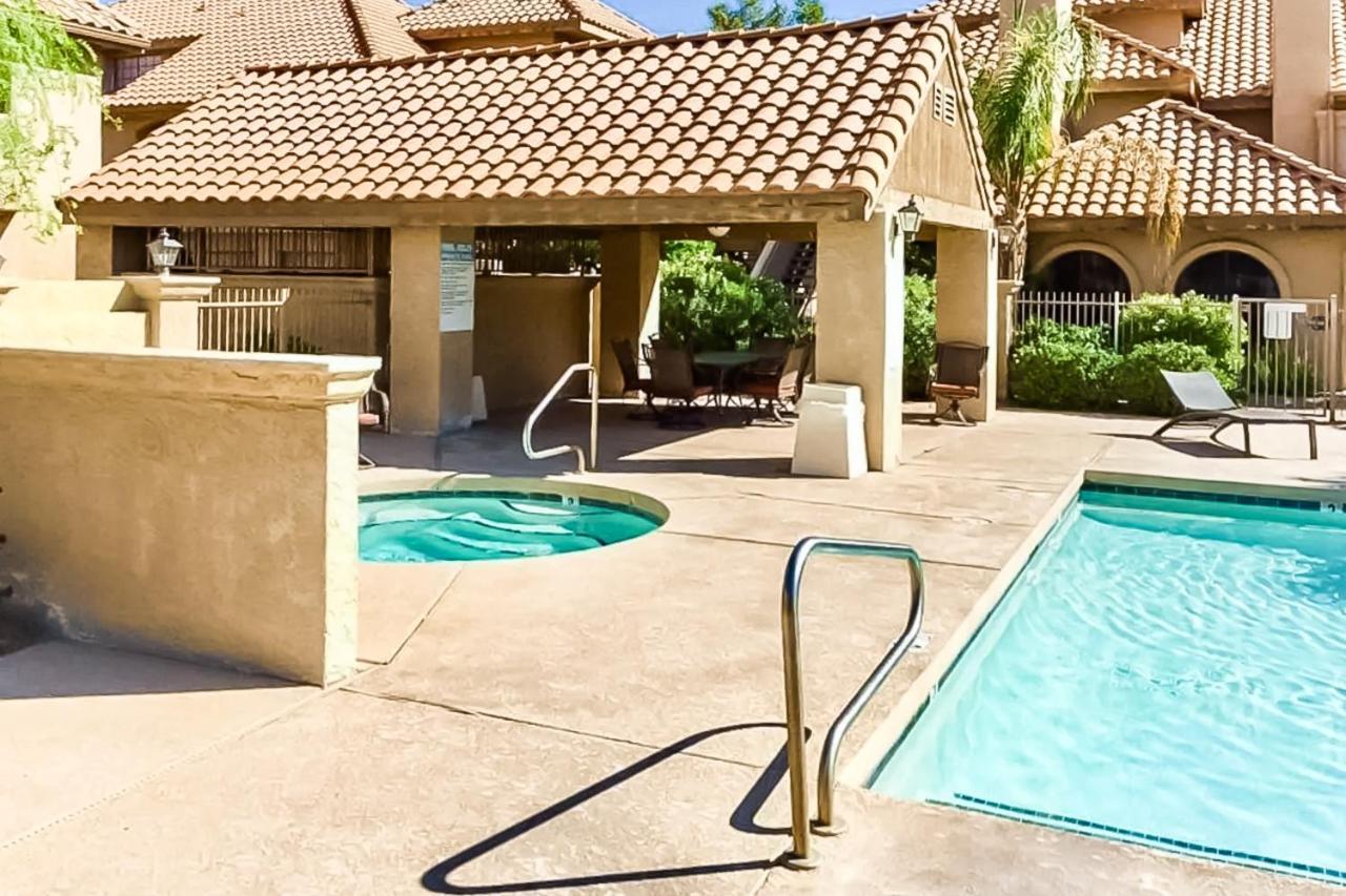 Modern Scottsdale South Apartment Exterior photo